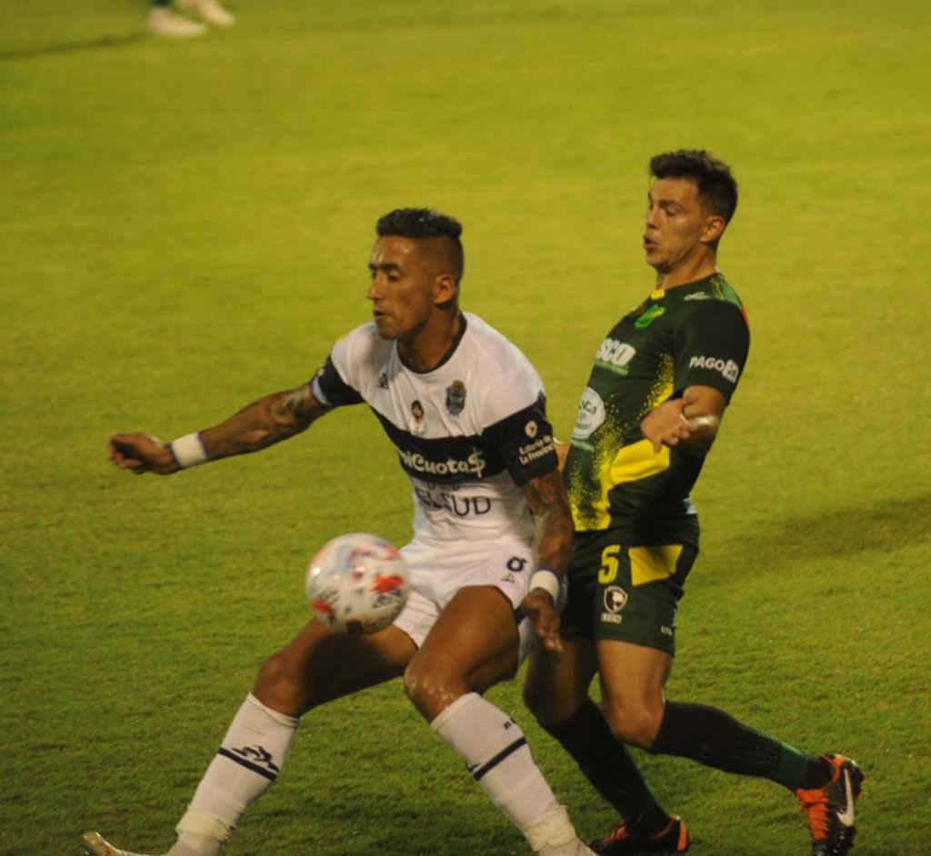 Pérez García podría viajar a Santa Fe y Cecchini ya se presentó a entrenar