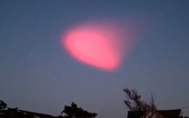 Hasta la NASA tuvo que explicar la aparición de extrañas luces rojas en el cielo