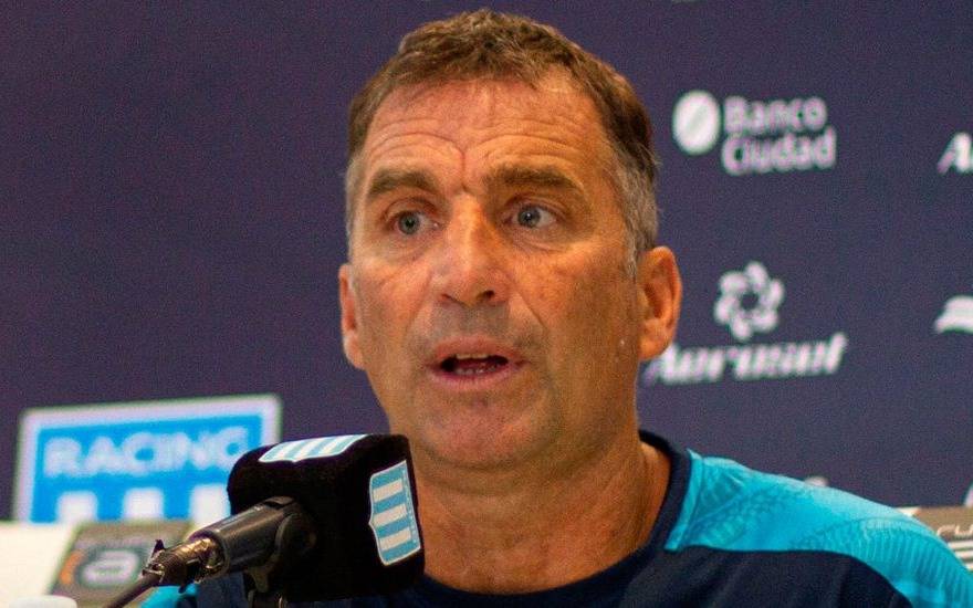 "Palitos" de Pizzi después de la victoria que le dio aire en Racing