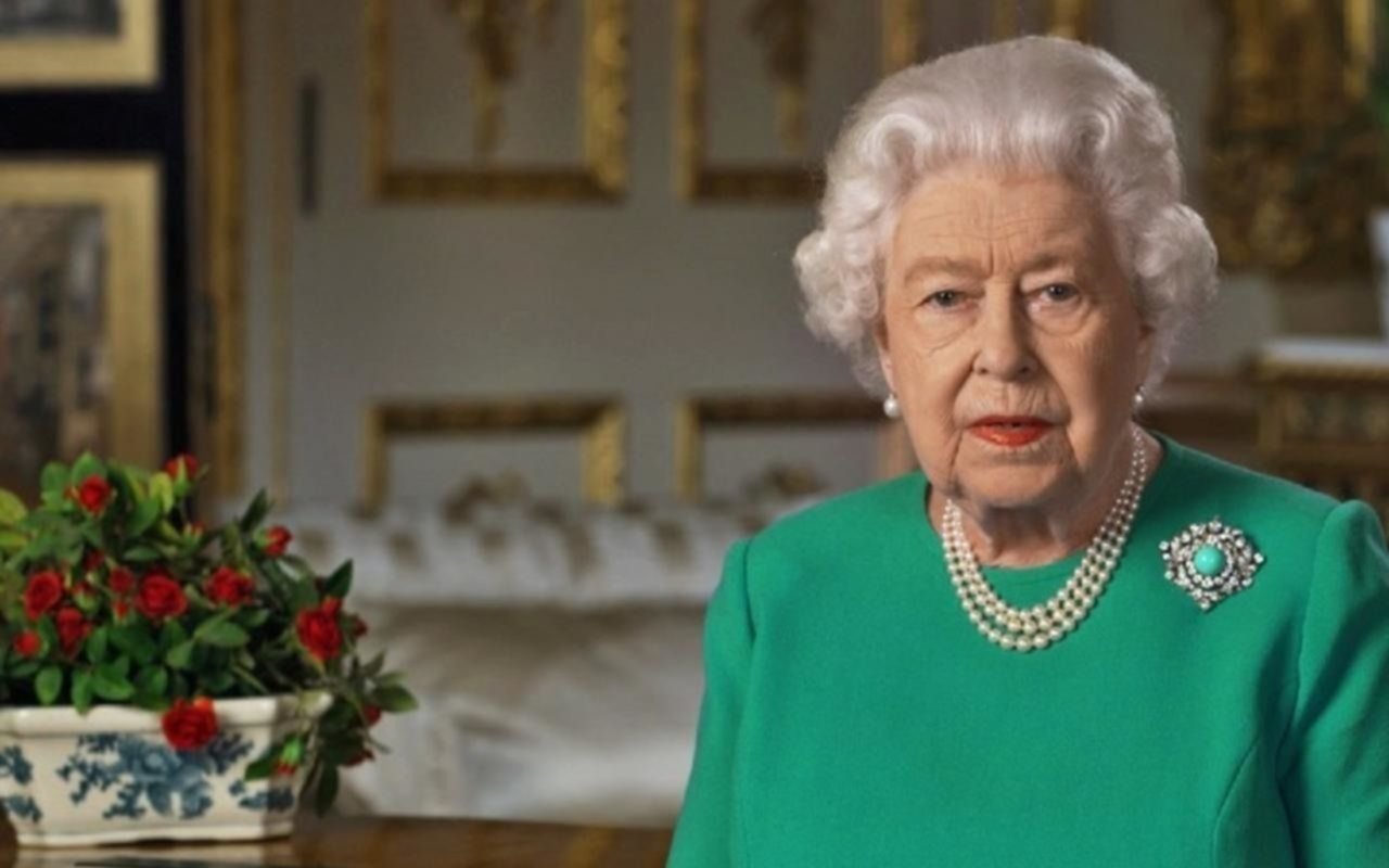 La reina Isabel rompió el silencio: "triste" por Enrique y Meghan y "preocupada" por el racismo