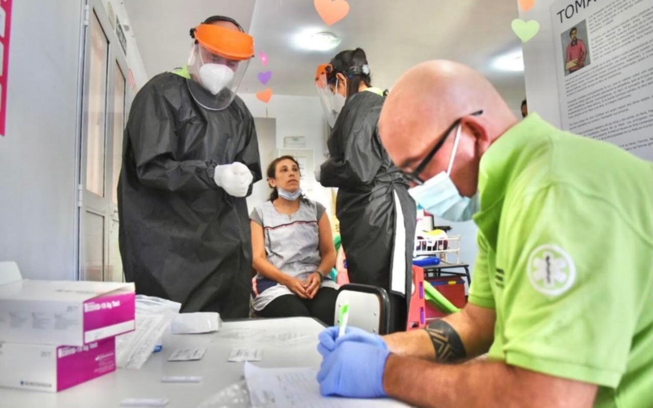 Comenzaron los testeos a docentes y auxiliares de las escuelas platenses