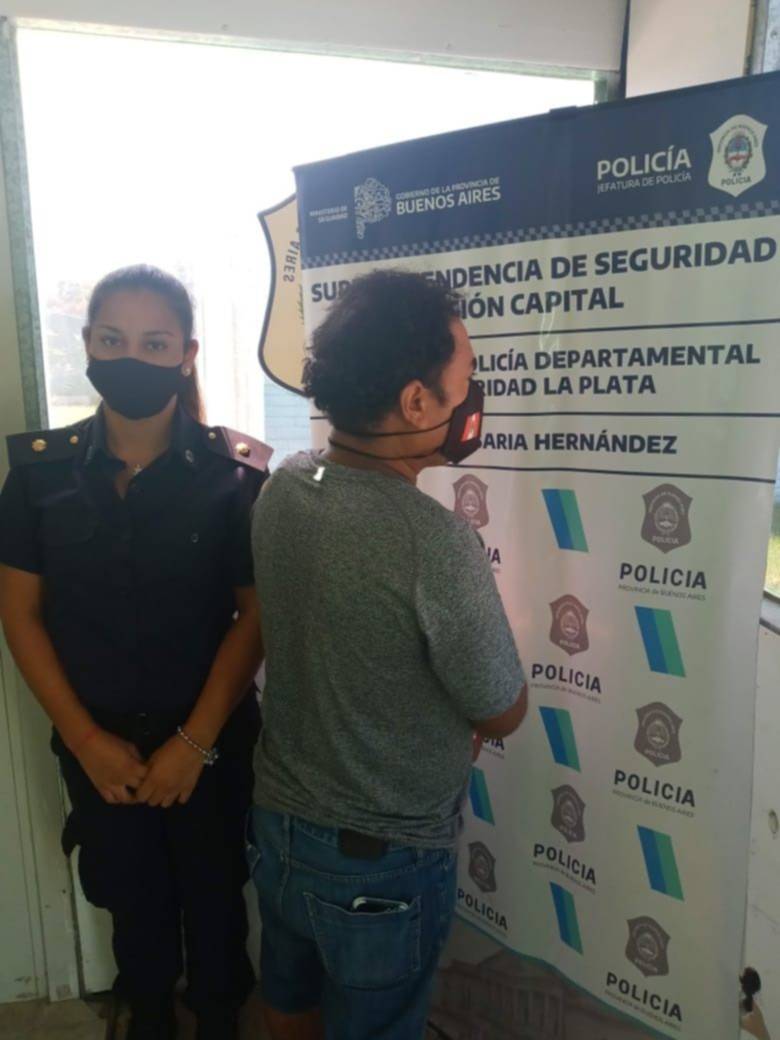 Inventó que le robaron las cuatro ruedas de una Duster para cobrar el seguro y lo descubrieron