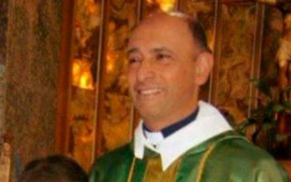 Absuelven y liberan a un ex cura acusado de abusar de una alumna durante años