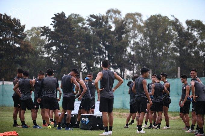 El Rojo pretende extender su racha ganadora ante Villa Mitre