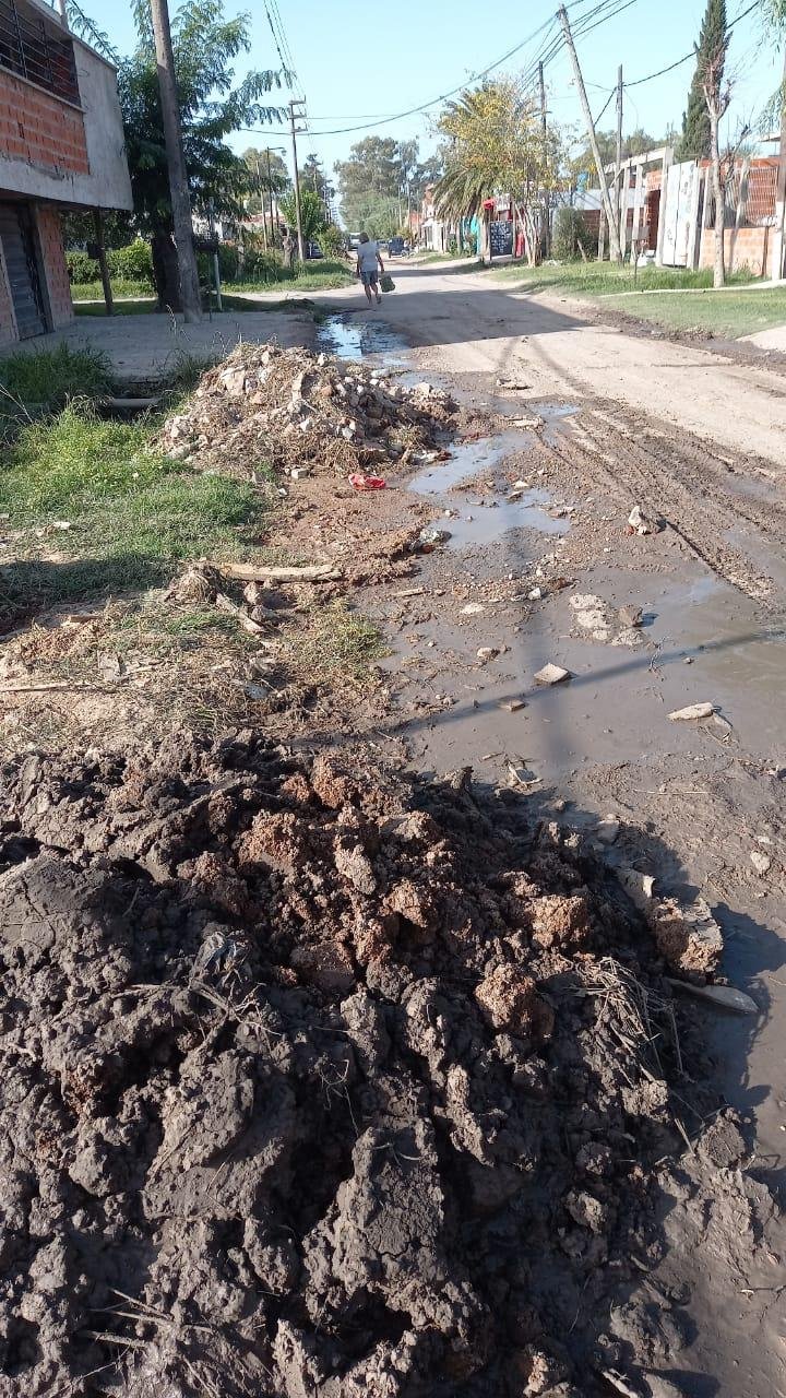 Aeropuerto: rompen un caño y dejan sin agua a todo el barrio