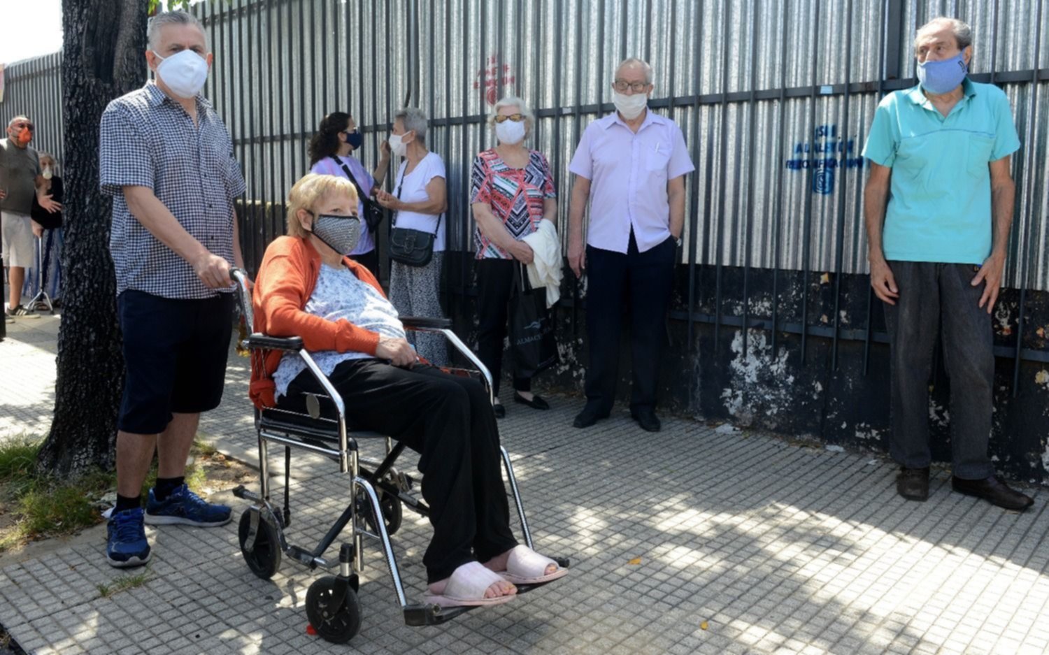 Quirós habló de los desbordes para vacunarse en CABA: habilitó nuevos lugares