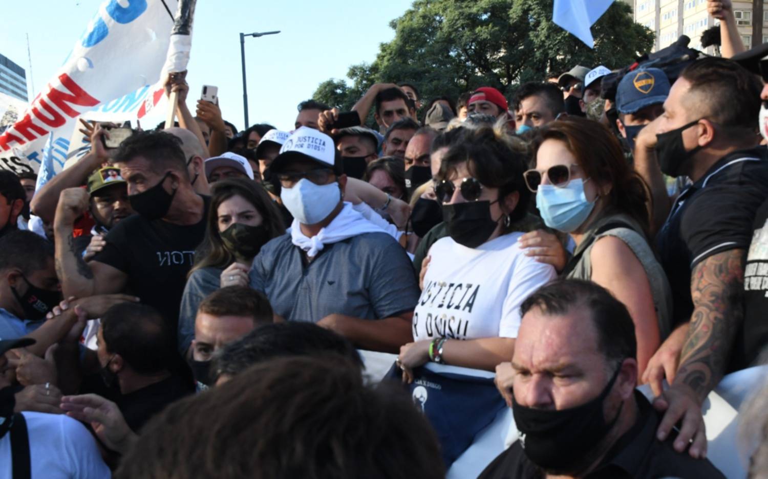 La marcha por la muerte de Maradona terminó en un caos con robos y detenidos