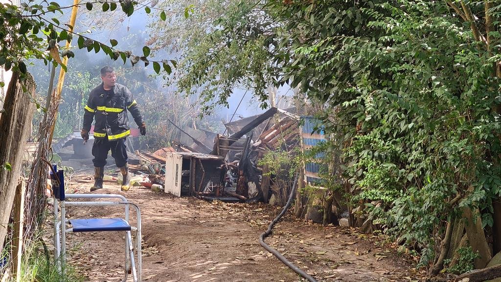 Murió calcinado en su casa, ante la desesperación de sus vecinos que no lograron rescatarlo