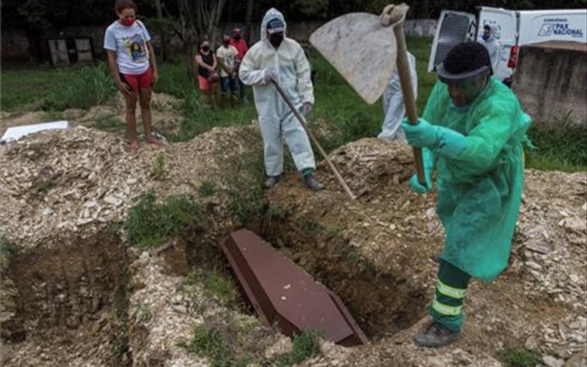 Brasil, al borde del colapso sanitario: "Es una amenaza para la humanidad y un laboratorio a cielo abierto"