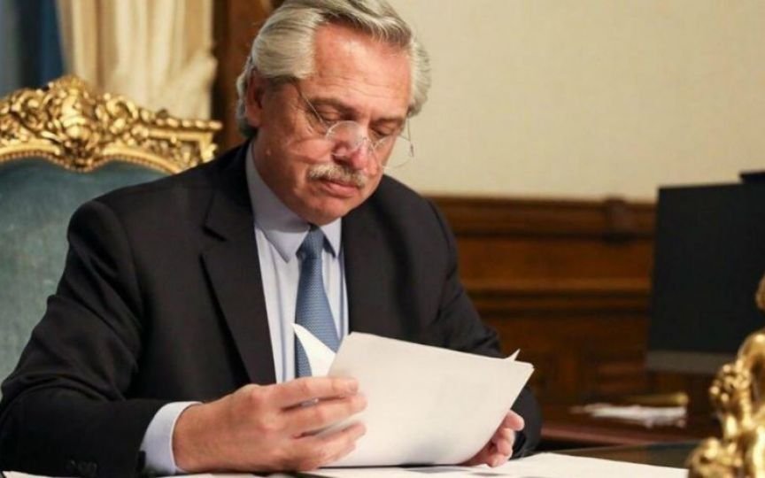Fernández derogará tres decretos de Macri que habilitaban el voto postal anticipado