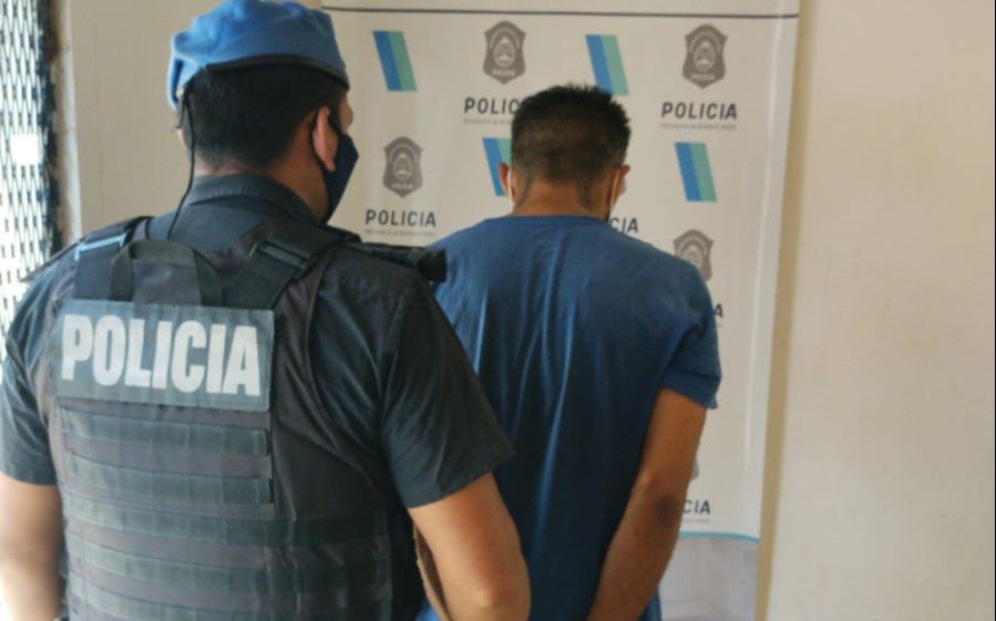 Apresaron a un sujeto que se masturbaba frente a alumnos de un colegio religioso