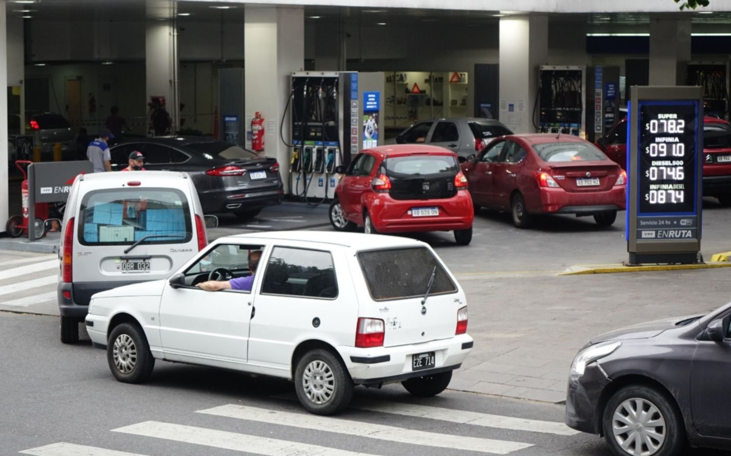 Lo frenaron a último momento: por ahora no van a aumentar los precios de los combustibles