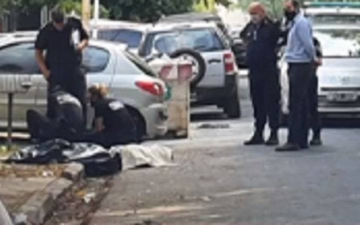 Tenía denuncias y orden de reestricción pero baleó a su ex pareja y se suicidó
