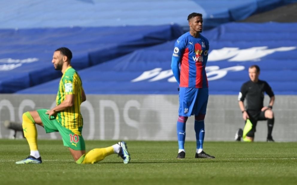La foto que recorre el mundo: Wilfried Zaha, el marfileño que decide no arrodillarse contra el racismo