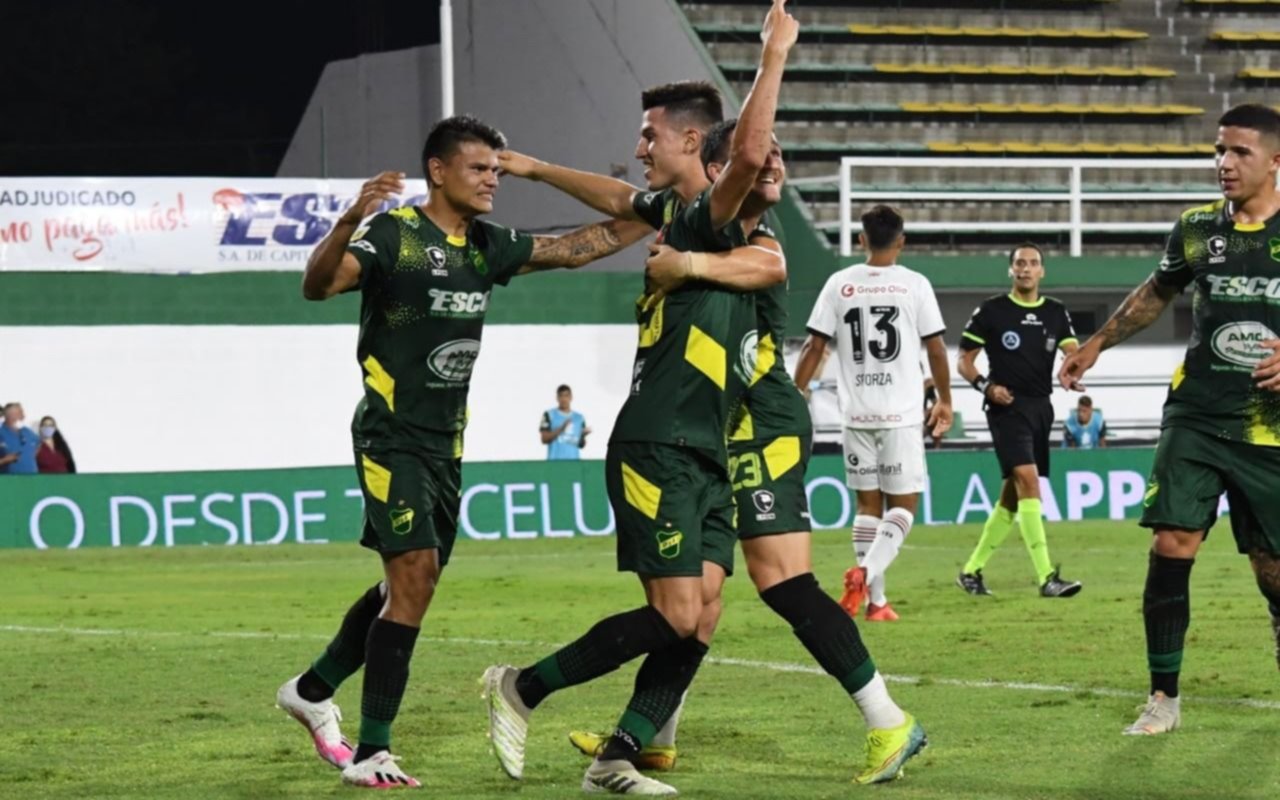 Defensa goleó a un deshilachado Newell's en la despedida de Kudelka
