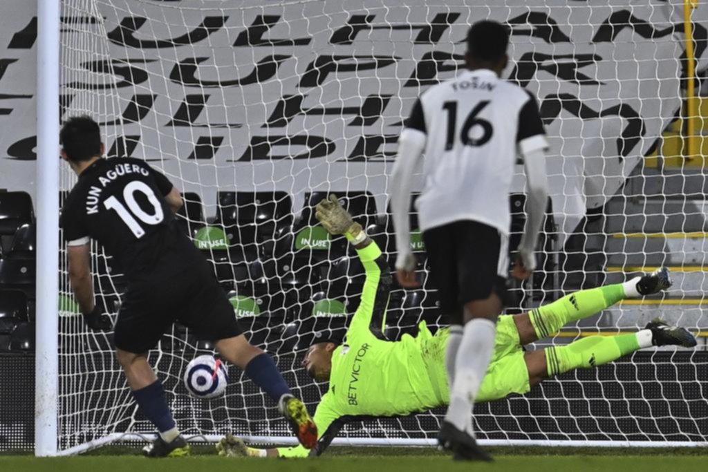 De penal, el Kun volvió al gol en el City