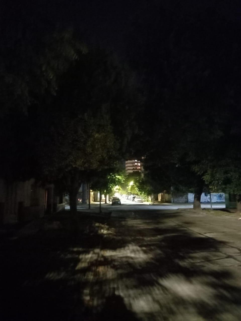 Sin luminarias que anden, la calle mete miedo en 4 y 37