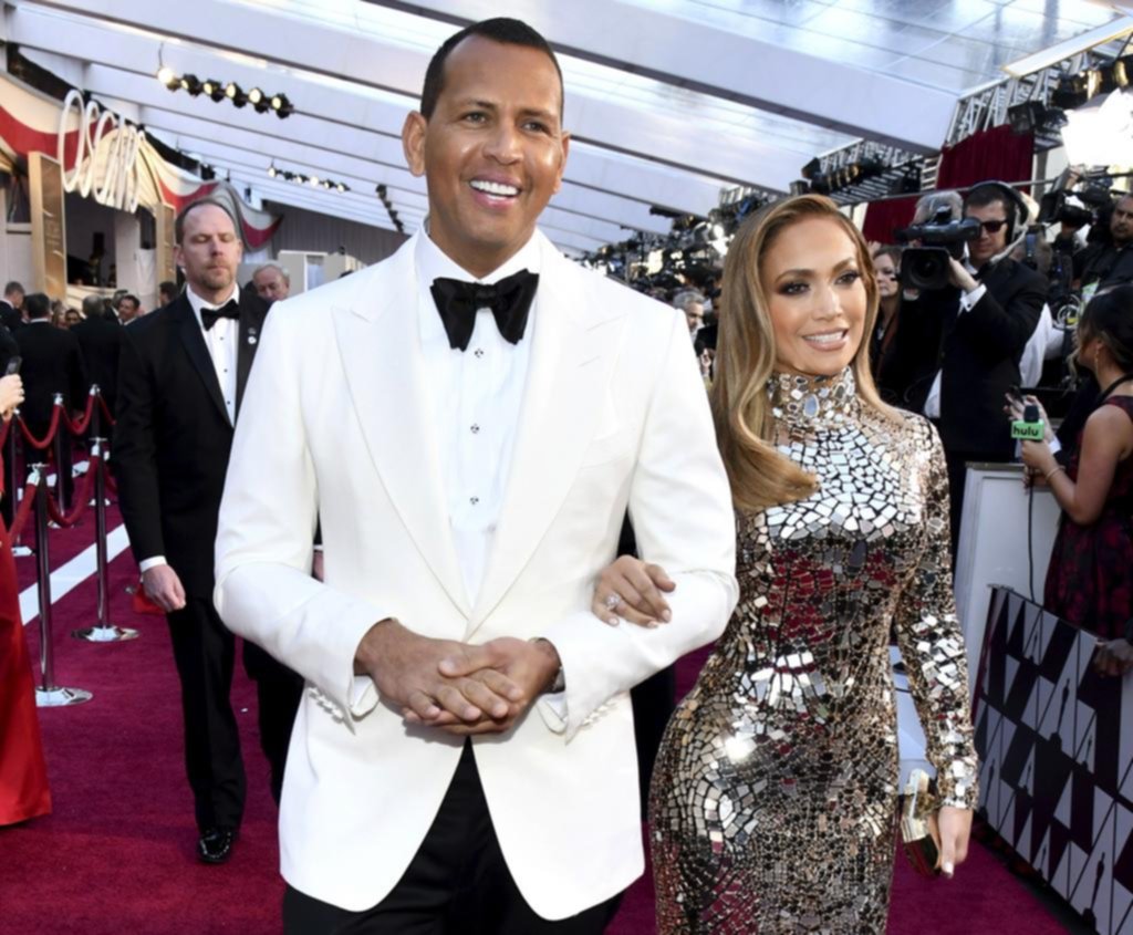 J-Lo y Rodríguez siguen juntos: “Estamos resolviendo cosas”