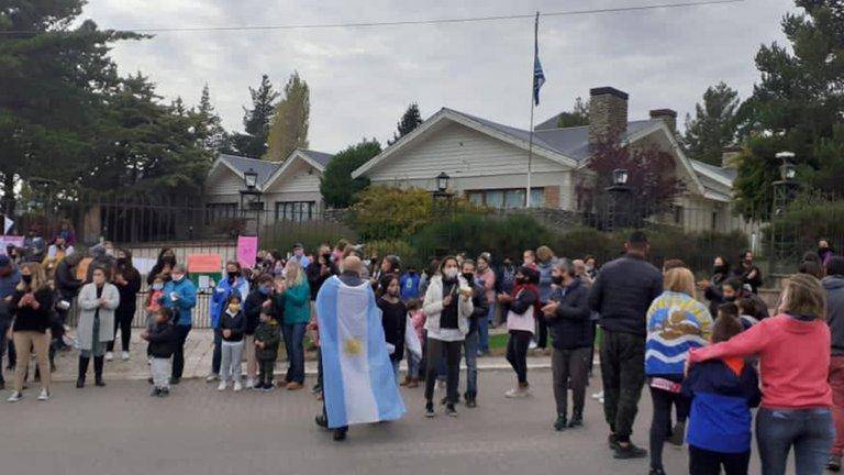 Cacerolazo frente a la casa de Cristina Kirchner en El Calafate