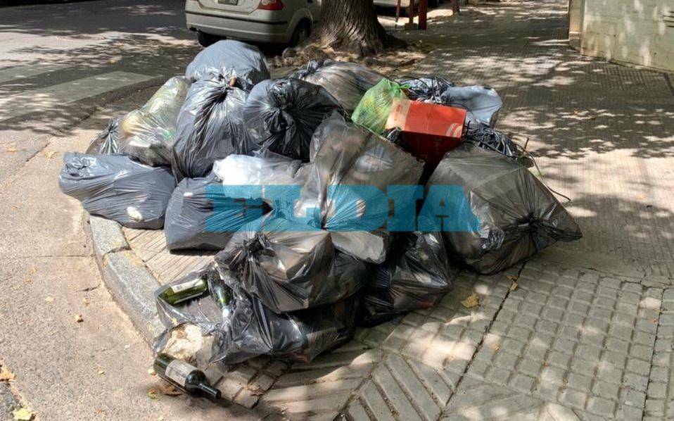 Montañas de basura preocupan a vecinos de "La Plata Soho"