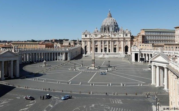 El Vaticano aseguró que no puede bendecir las uniones entre personas del mismo sexo: "No pueden considerarse lícitas"
