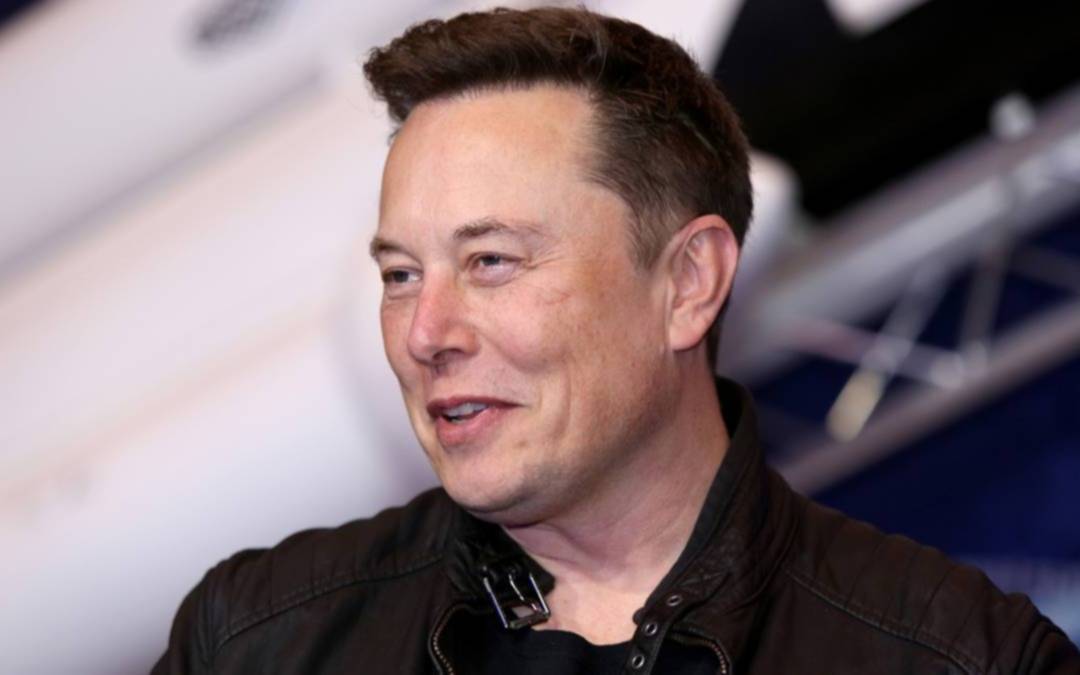 Elon Musk ahora se hace llamar "Tecno Rey" de Tesla