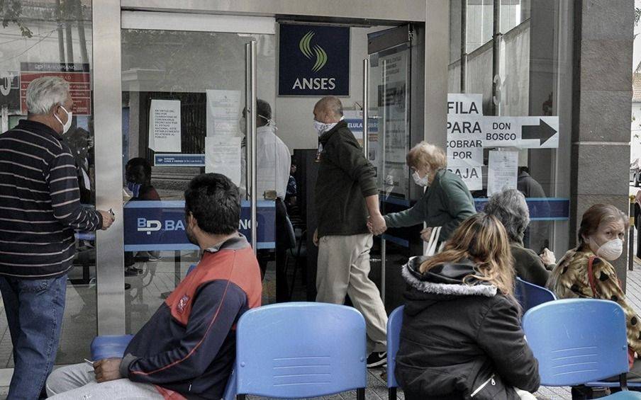Jubilados, AUH y AUE: así sigue el cronograma de pagos de Anses