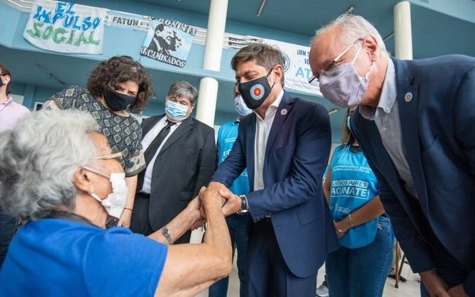 Kicillof recorrió con Vizzotti un operativo de vacunación en José C. Paz