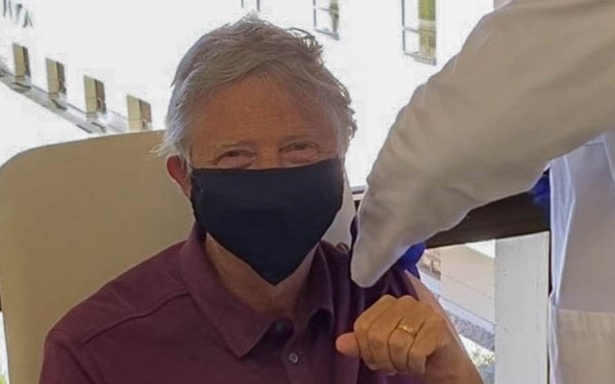 El mito falso de Bill Gates, las vacunas contra el coronavirus y la conspiración del 5G