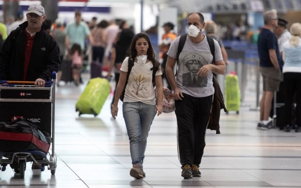 Cuáles son las medidas del Gobierno para desalentar la salida de argentinos al exterior