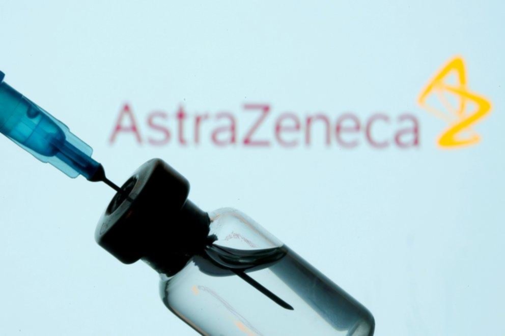 Crece el debate en torno a la vacuna de Oxford AstraZeneca
