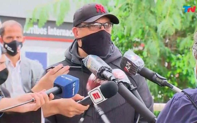 El Mono Burgos con el buzo de DT en Newell´s: "es el momento de jugármela"