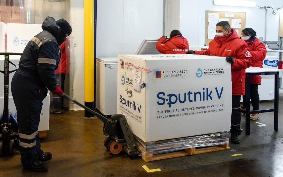 Esta noche parte otro vuelo rumbo a Rusia a buscar más vacunas