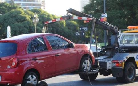 "Inminente" vuelta de las grúas de acarreo en La Plata: ya comenzaron las pruebas