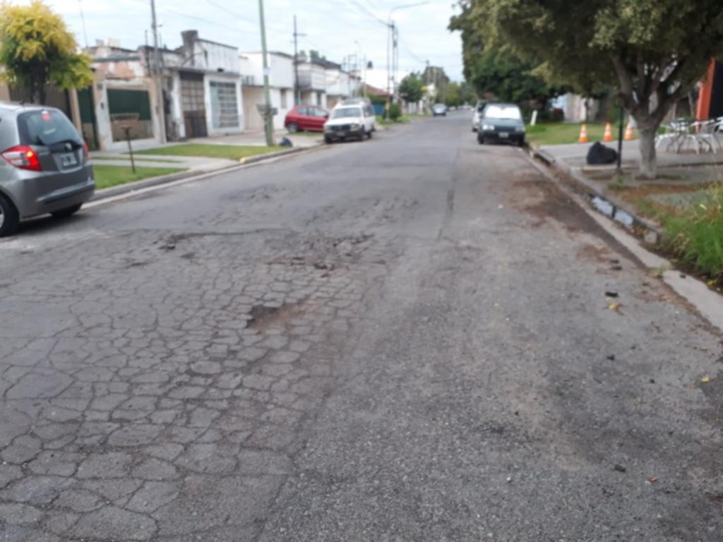 Calle 73 entre 15 y 16, cada vez más intransitable