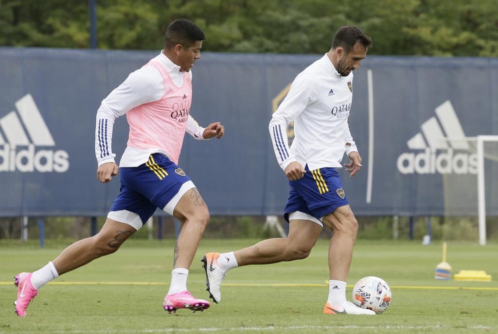 Russo espera por Tevez y define si repite la línea de tres