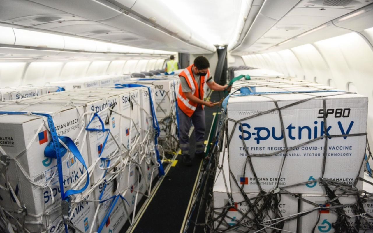 Esta tarde llega de Moscú el vuelo que trae más vacunas, aunque no se informó la cantidad