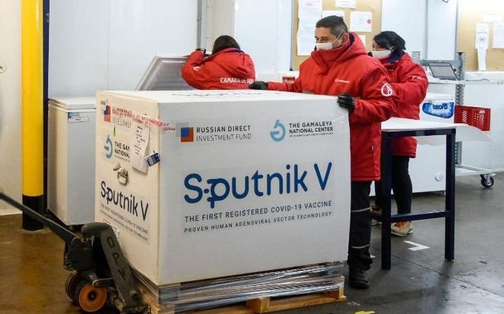 El vuelo que hoy llega desde Moscú trae 330 mil vacunas rusas