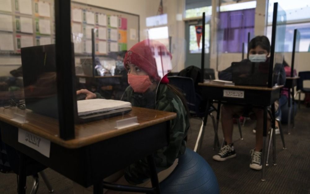 En Estados Unidos ahora afirman que los alumnos pueden estar a menos de un metro de distancia