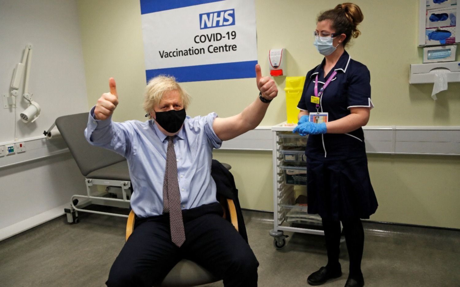 El Primer Ministro Boris Johnson recibió la primera vacuna contra el coronavirus