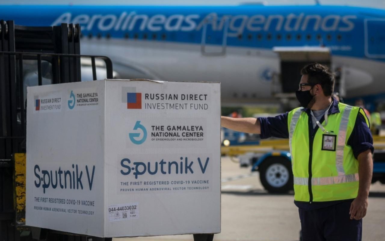 El domingo saldrá otro vuelo hacia Moscú para traer más vacunas Sputnik
