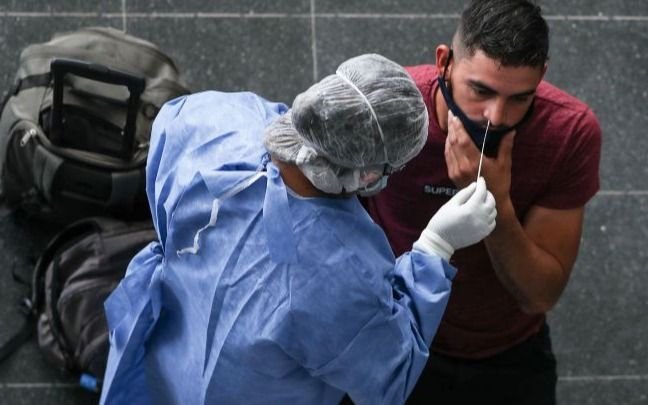 Coronavirus y una alta meseta: 8.160 nuevos contagios y 113 muertes en el día