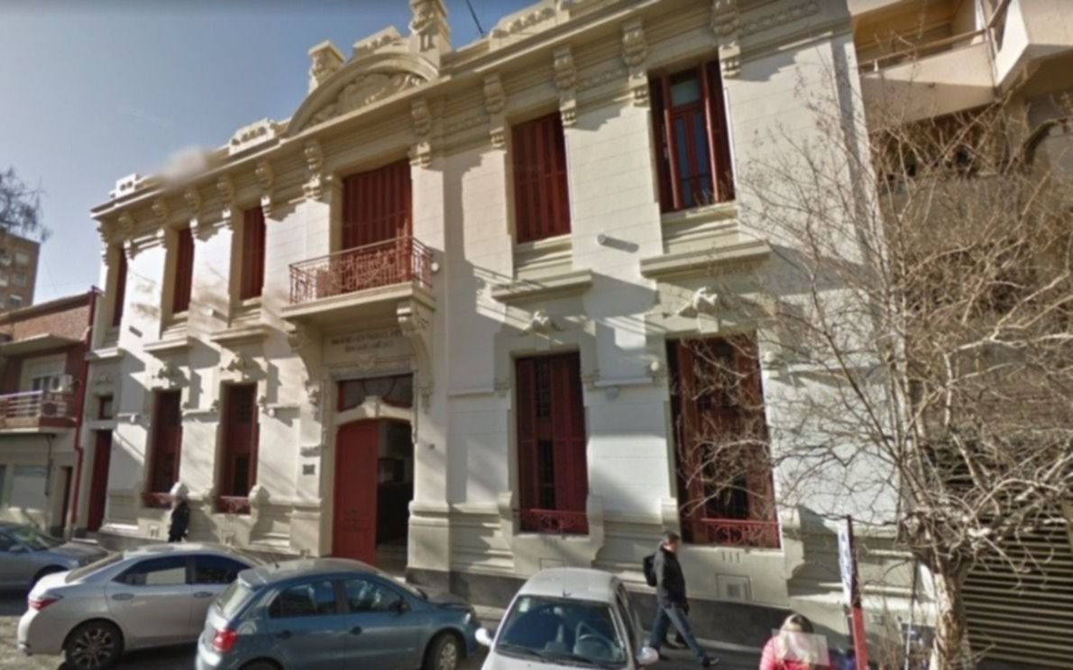 Una docente con coronavirus en la Escuela Italiana: alumnos aislados