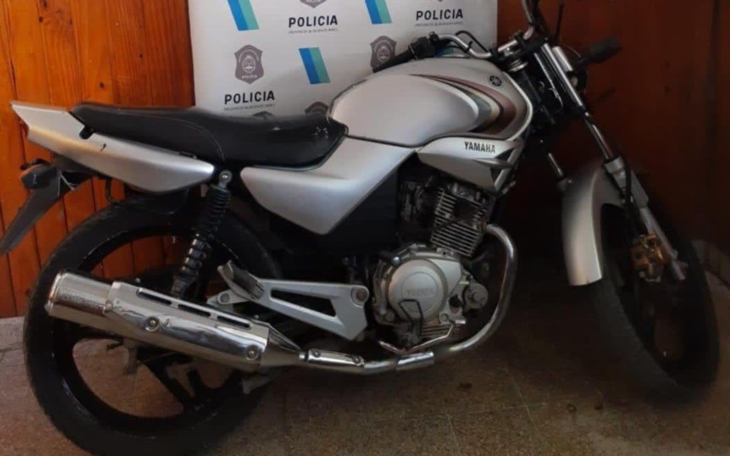 Recuperan una moto robada hace ocho días y encuentran el arma utilizada en 153 y 35