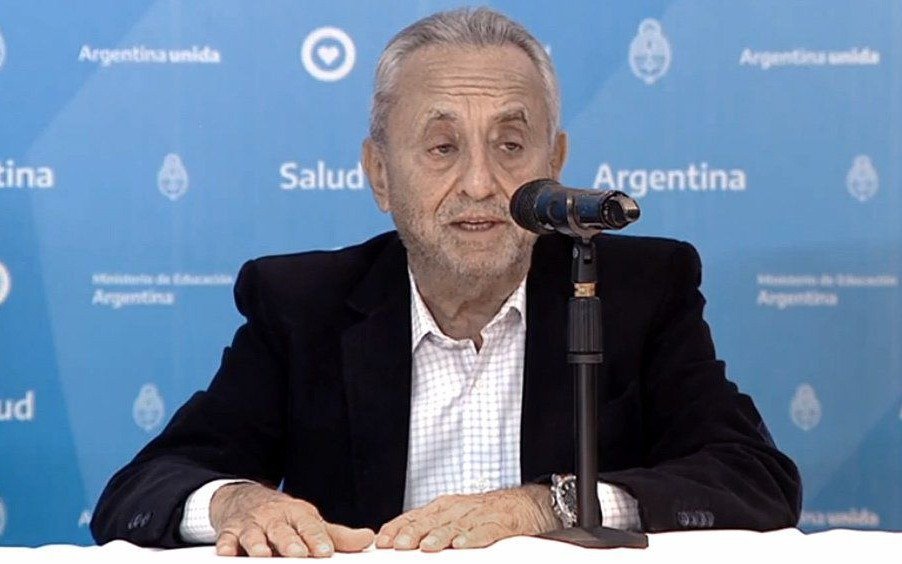 Cahn, sobre posible postergación de la segunda dosis: "Es mejor aplicar un componente a más gente a esperar que llegue el segundo"
