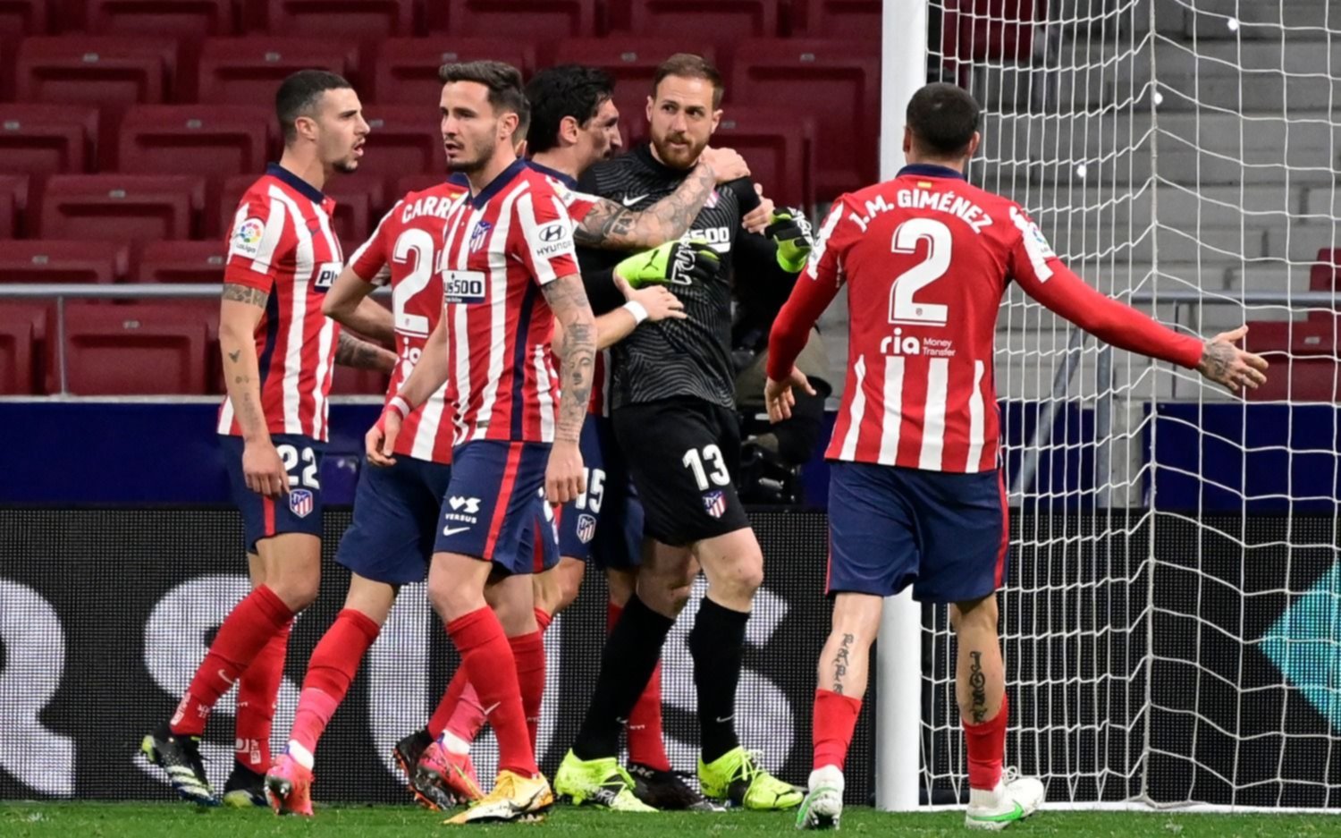 El Atlético de Madrid del Cholo Simeone ganó con sufrimiento y sigue arriba en España