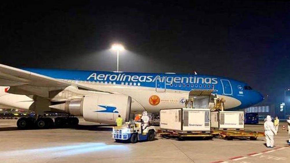 Llega desde Moscú otro vuelo de Aerolíneas con vacunas Sputnik V
