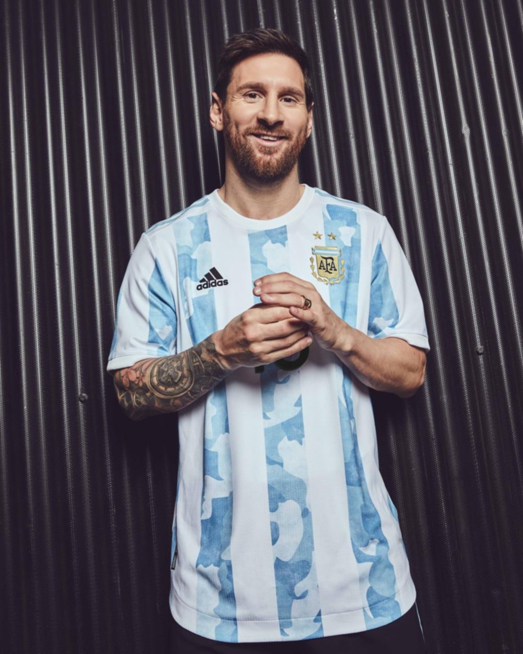Los seleccionados nacionales, con nuevas camisetas