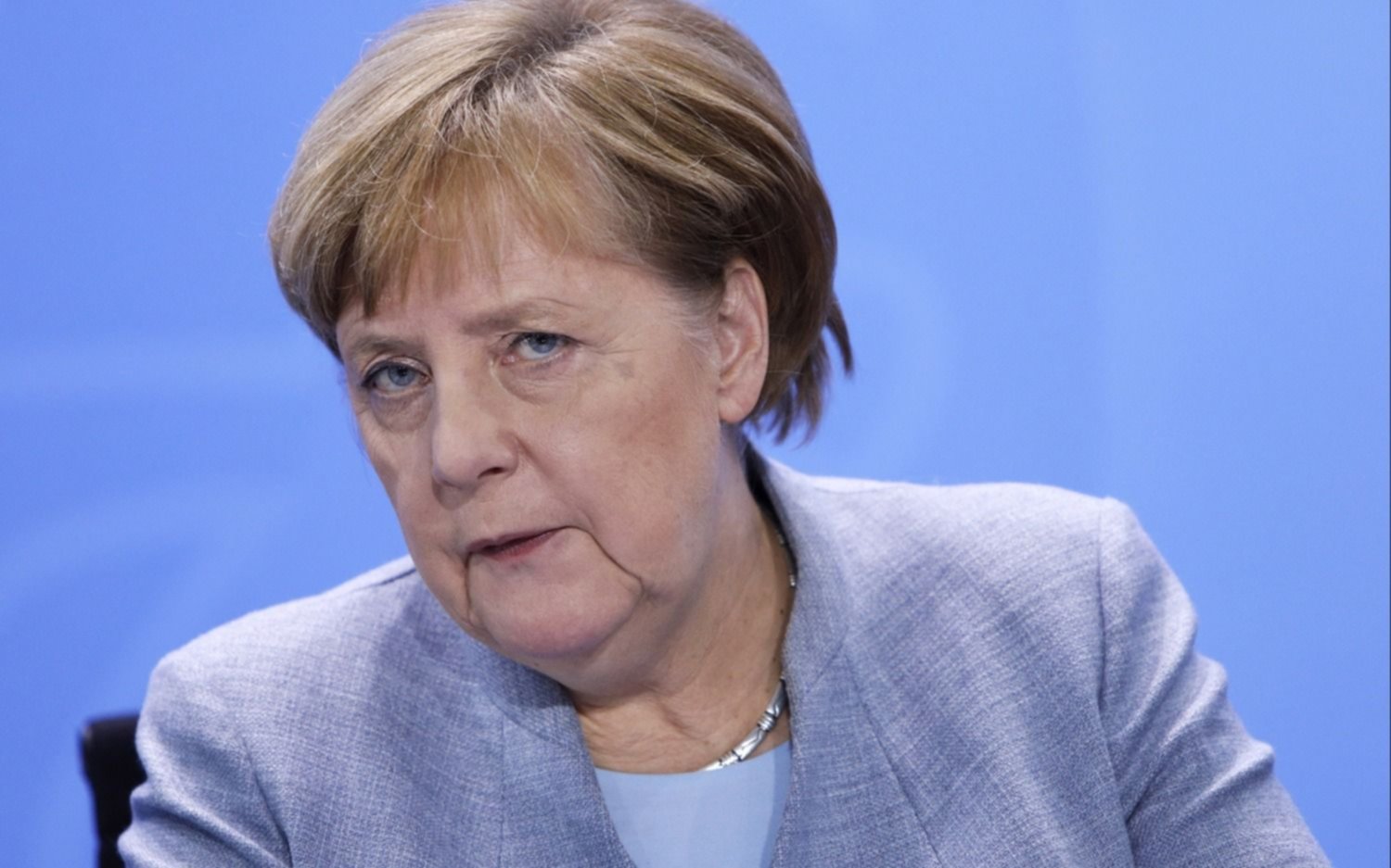 Por las críticas, Merkel da marcha atrás al parate de Semana Santa y pide perdón por su error