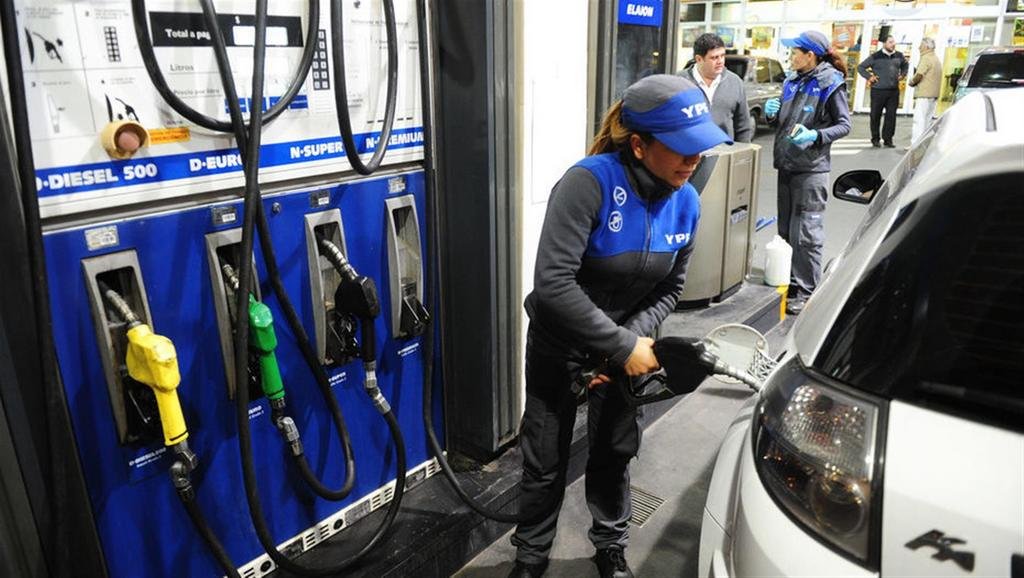 Abril llega con una seguidilla de aumentos de servicios y combustibles